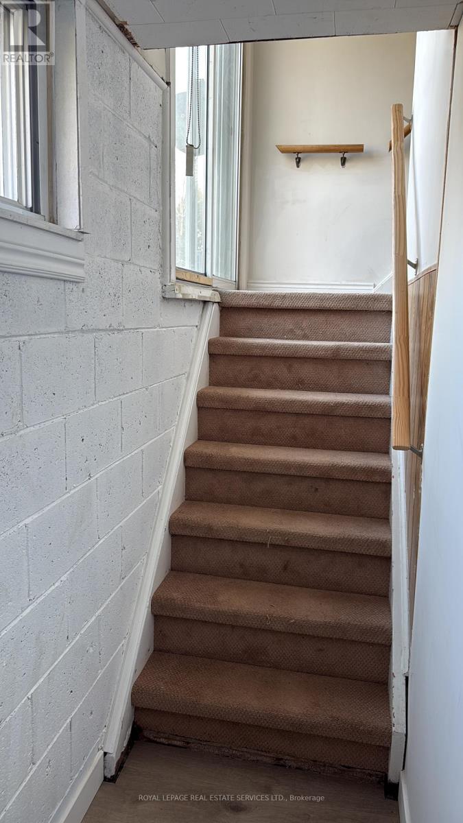 365 Sandhurst Drive, Oakville (Wo West), Ontario  L6L 4L1 - Photo 7 - W12683038