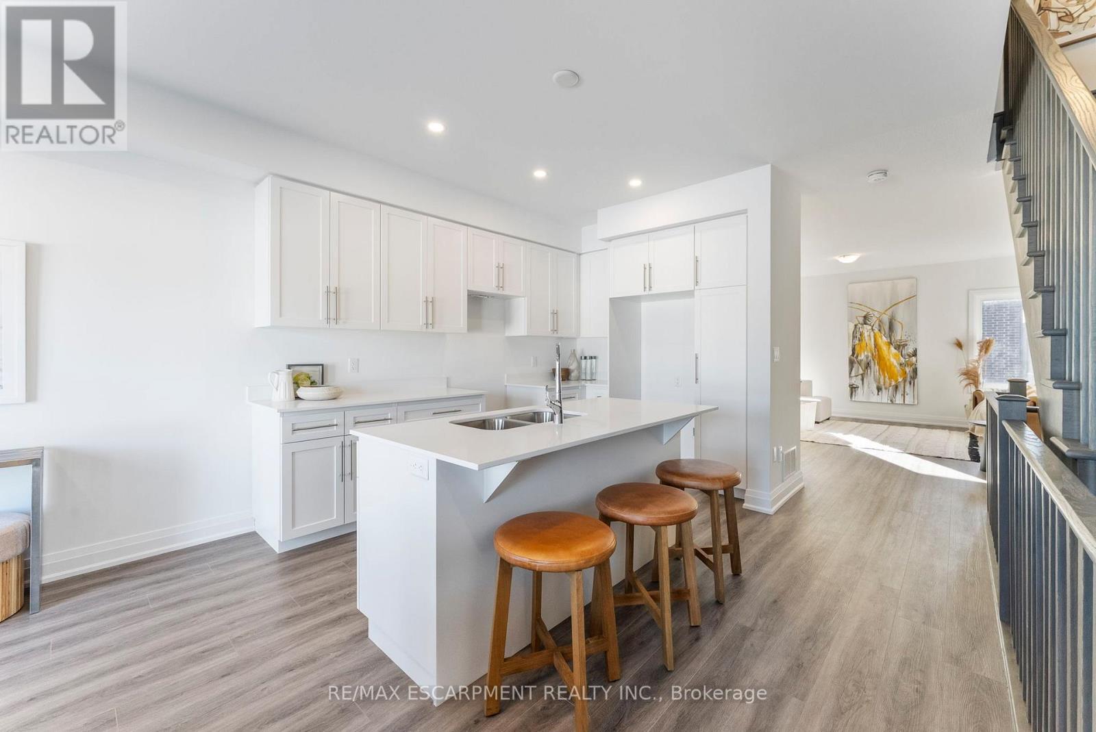 14 Clear Valley Lane, Hamilton, Ontario  L0R 1W0 - Photo 2 - X12683044