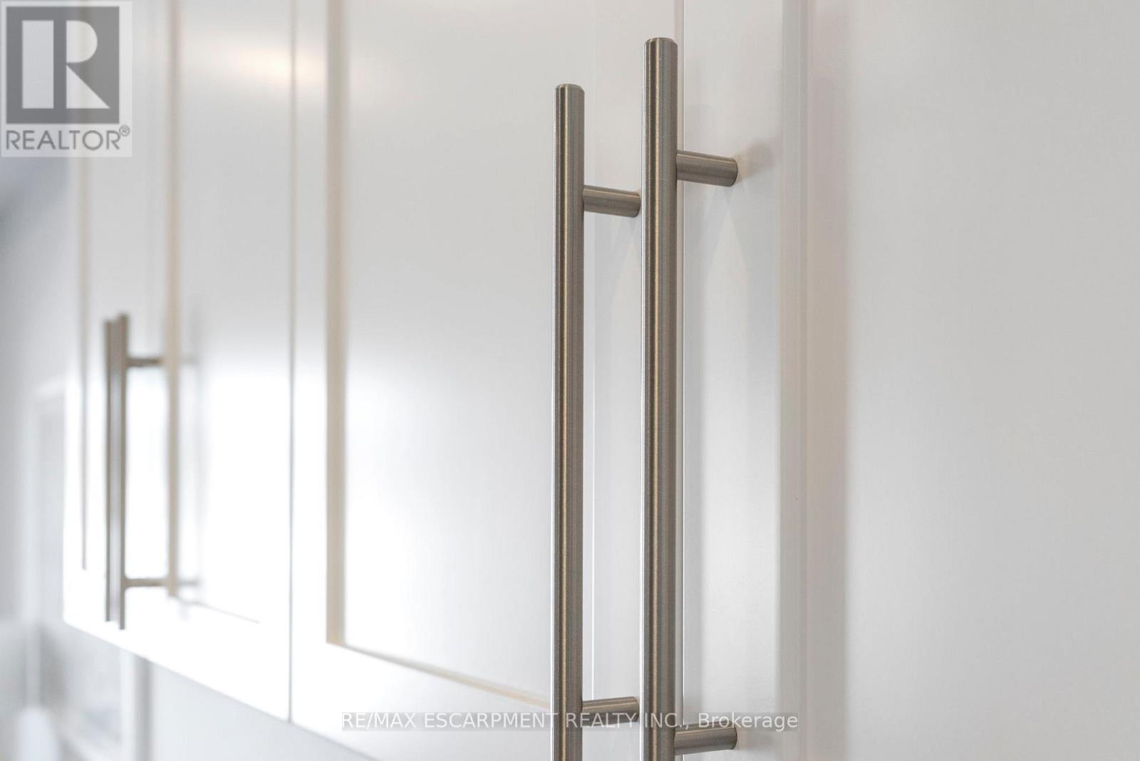 14 Clear Valley Lane, Hamilton, Ontario  L0R 1W0 - Photo 4 - X12683044