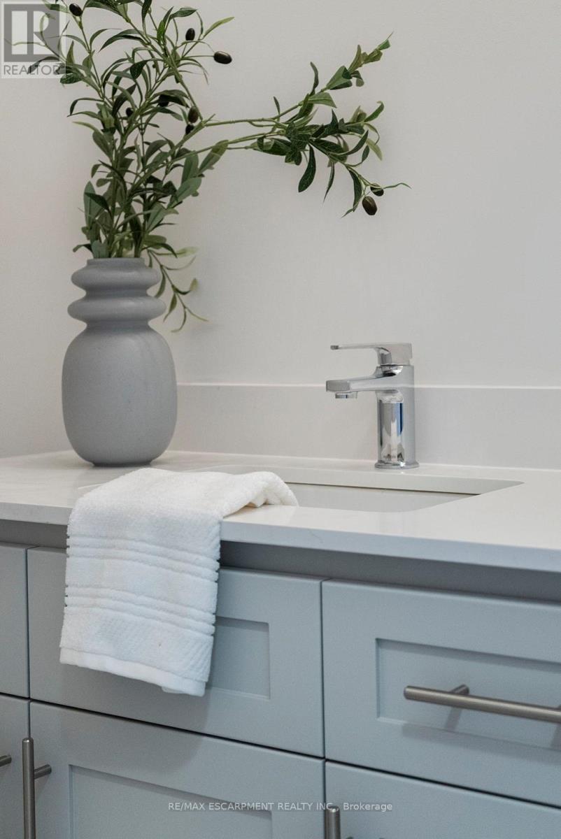 14 Clear Valley Lane, Hamilton, Ontario  L0R 1W0 - Photo 43 - X12683044