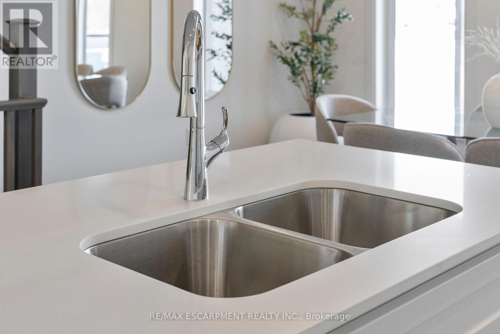 14 Clear Valley Lane, Hamilton, Ontario  L0R 1W0 - Photo 8 - X12683044