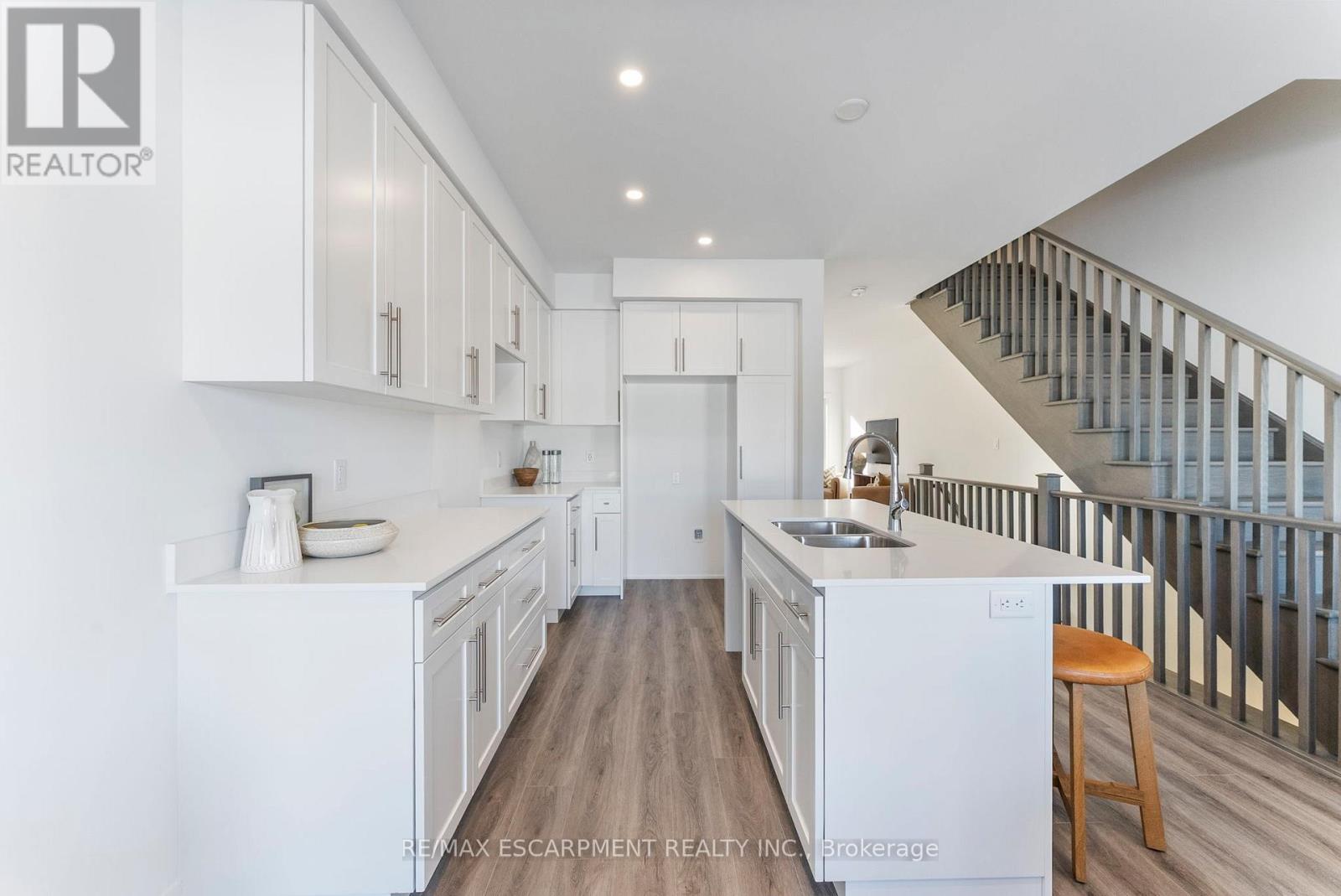 14 Clear Valley Lane, Hamilton, Ontario  L0R 1W0 - Photo 9 - X12683044