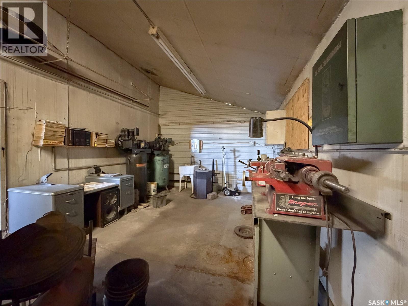 870 3rd Avenue W, Shaunavon, Saskatchewan  S0N 2M0 - Photo 36 - SK026499