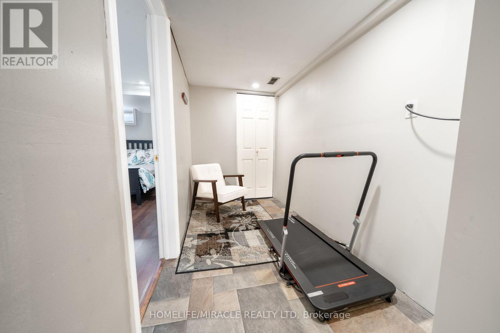 1548 Westminster Place, Burlington, Ontario  L7P 2B5 - Photo 40 - W12672460