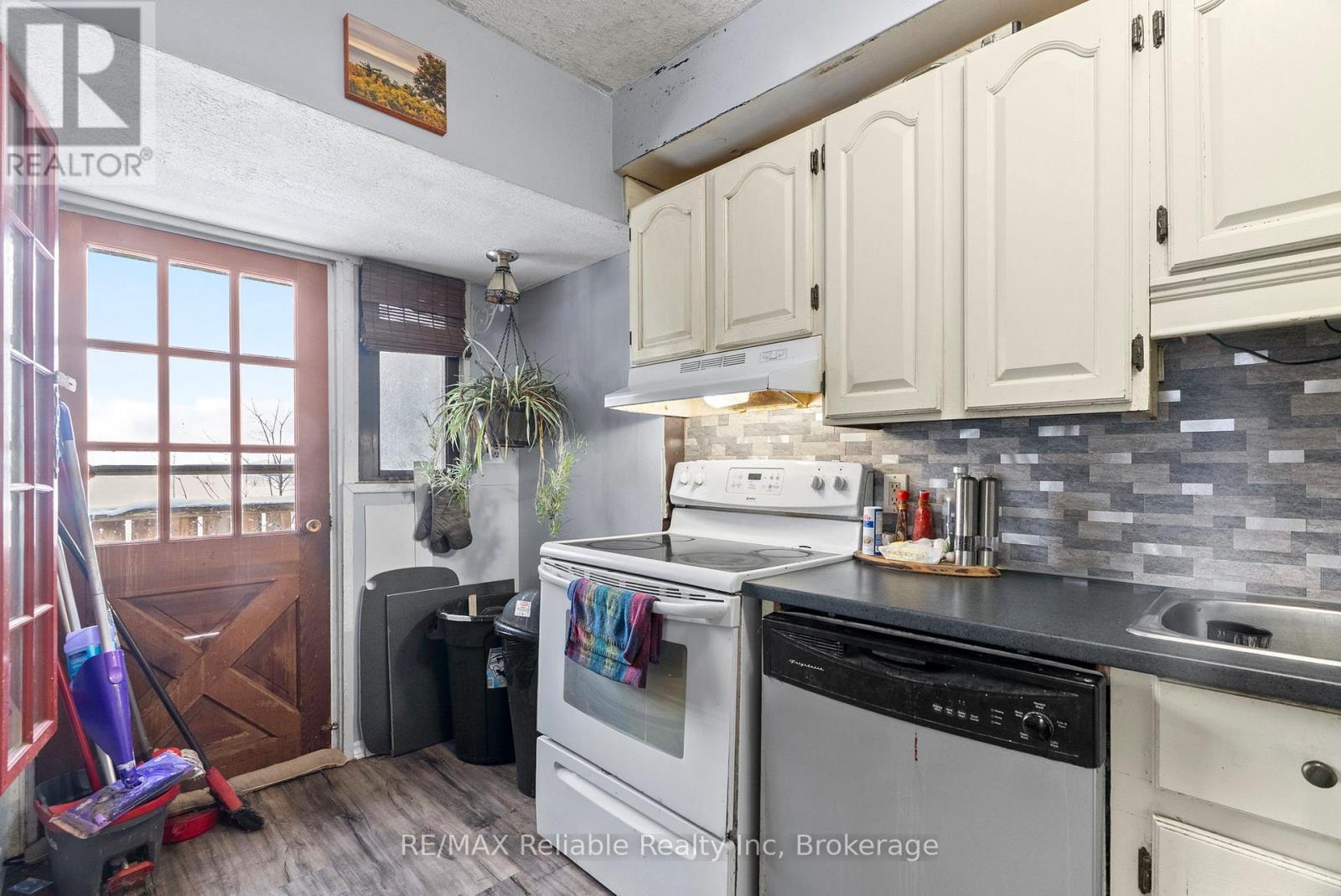 117 Goderich Street E, Huron East, Ontario  N0K 1W0 - Photo 11 - X12683120