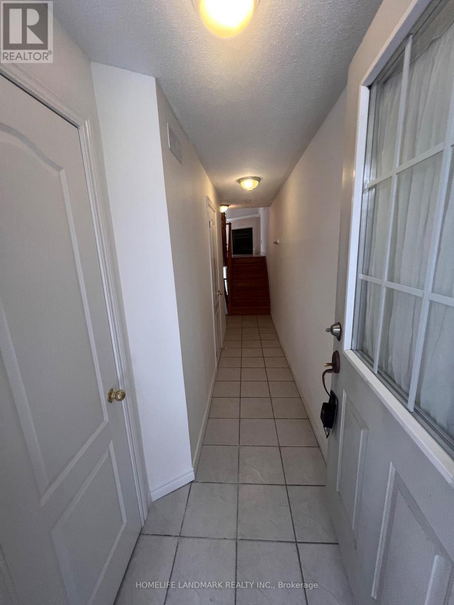 31 Rodeo Court, Toronto, Ontario  M2M 4M3 - Photo 3 - C12683122