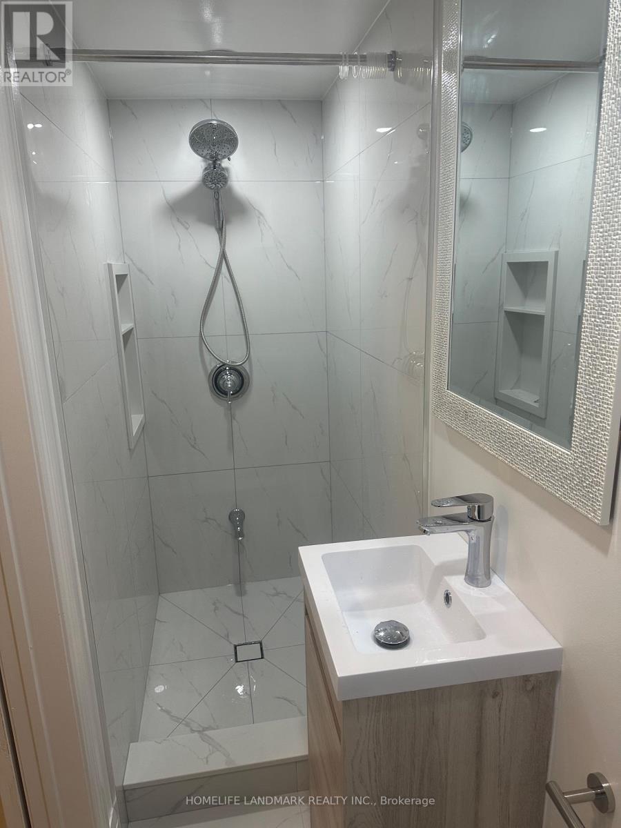 31 Rodeo Court, Toronto, Ontario  M2M 4M3 - Photo 5 - C12683122