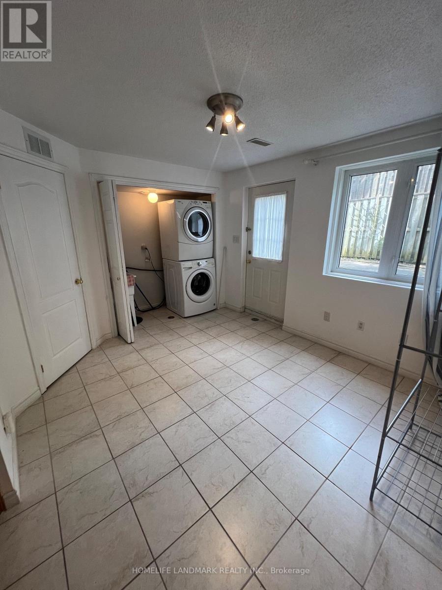 31 Rodeo Court, Toronto, Ontario  M2M 4M3 - Photo 6 - C12683122