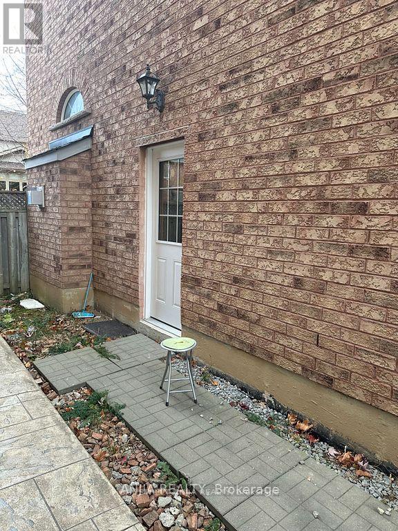 Bsmt - 3 Stonebridge Drive, Markham (Berczy), Ontario  L6C 2C3 - Photo 2 - N12683090