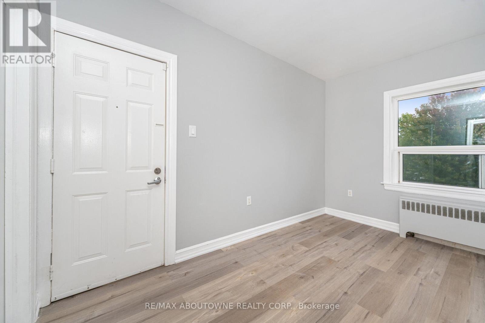 3 - 486 Holtby Avenue, Burlington, Ontario  L7R 2R3 - Photo 5 - W12683092