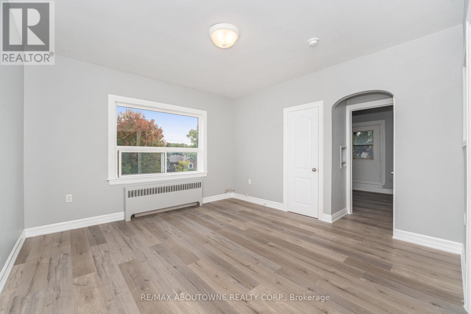 3 - 486 Holtby Avenue, Burlington, Ontario  L7R 2R3 - Photo 6 - W12683092