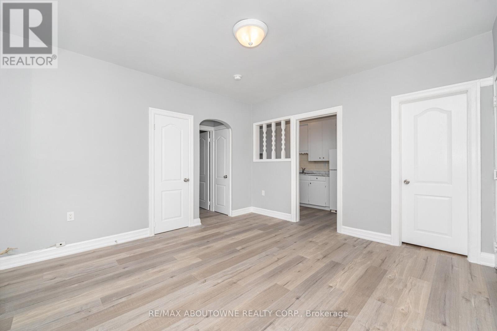 3 - 486 Holtby Avenue, Burlington, Ontario  L7R 2R3 - Photo 7 - W12683092