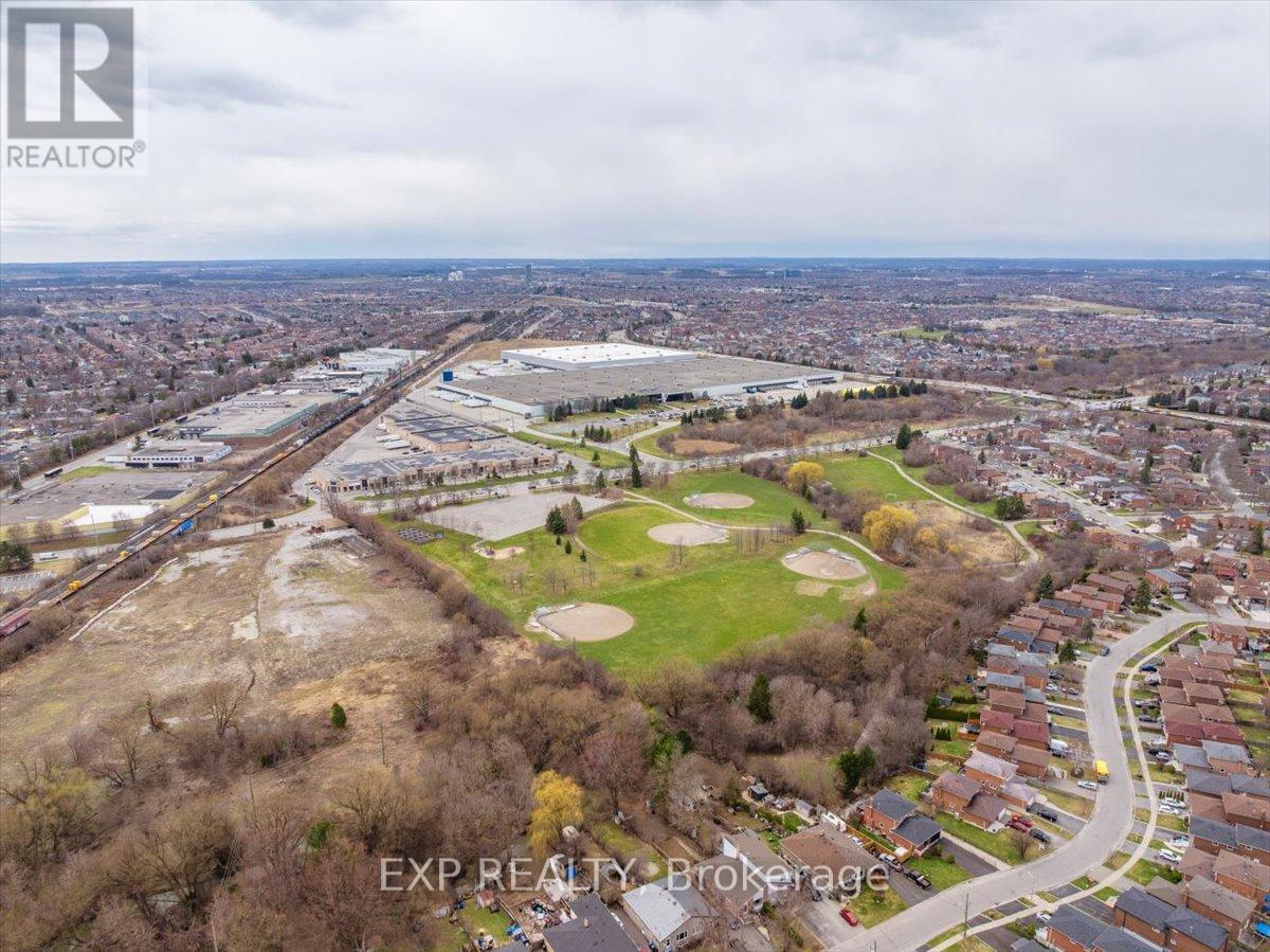 135 Mill Street N, Brampton, Ontario  L6X 2P1 - Photo 46 - W12683110