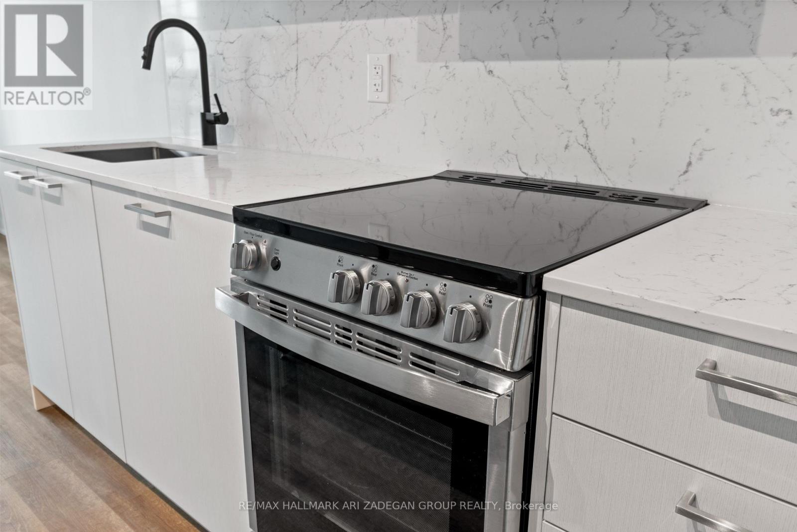 #518 - 1808 St. Clair Avenue W, Toronto, Ontario  M6N 1J5 - Photo 14 - W12683118