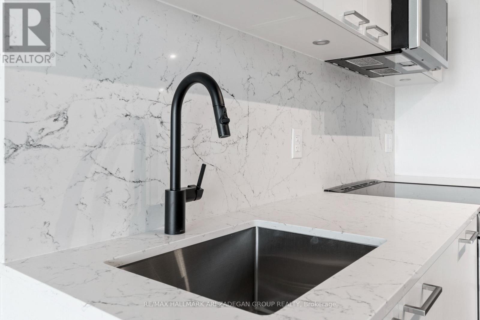 #518 - 1808 St. Clair Avenue W, Toronto, Ontario  M6N 1J5 - Photo 7 - W12683118