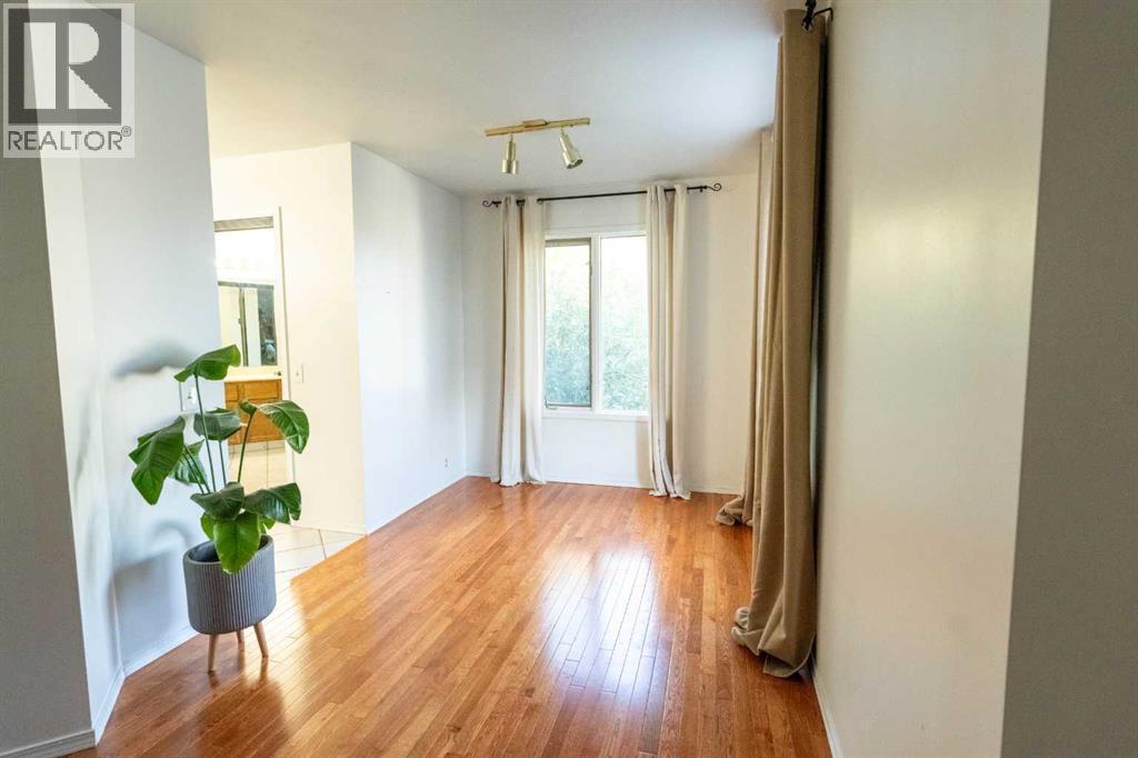 33 Sundown Close Se, Calgary, Alberta  T2X 2X3 - Photo 3 - A2269327