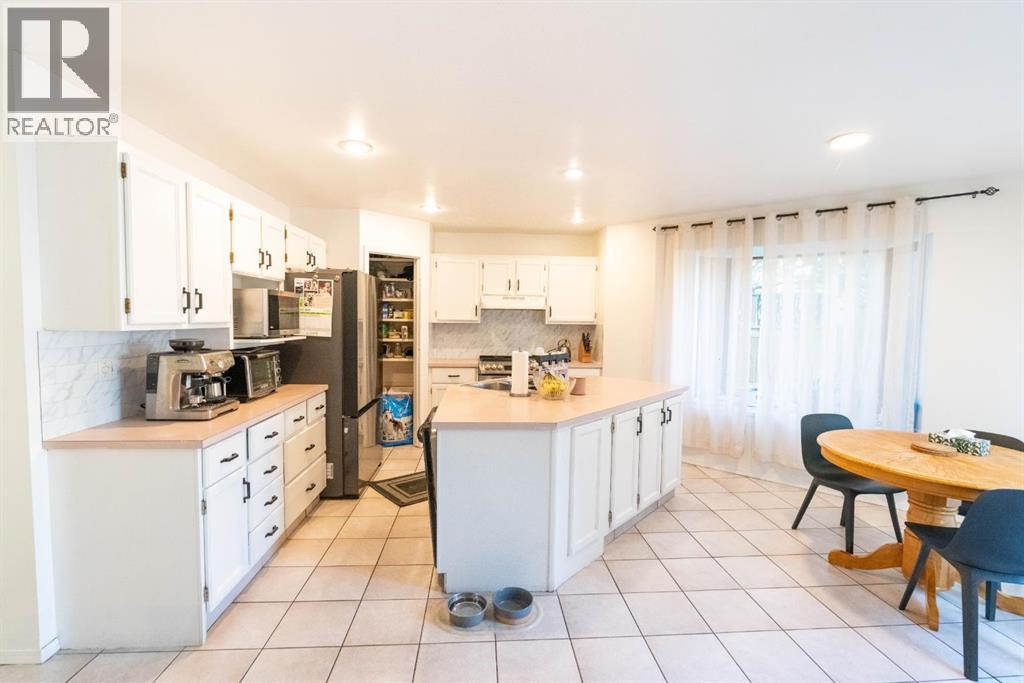 33 Sundown Close Se, Calgary, Alberta  T2X 2X3 - Photo 5 - A2269327