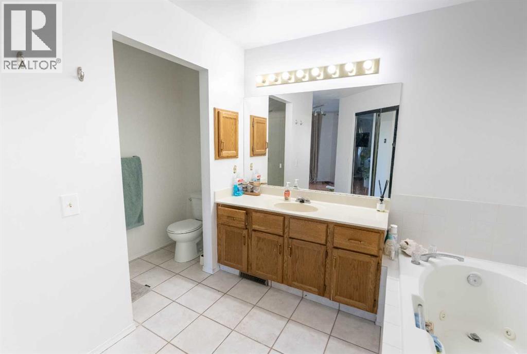 33 Sundown Close Se, Calgary, Alberta  T2X 2X3 - Photo 14 - A2269327