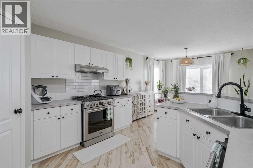 67 Silver Springs Way Nw, Airdrie, Alberta  T4B 2G8 - Photo 4 - A2277562