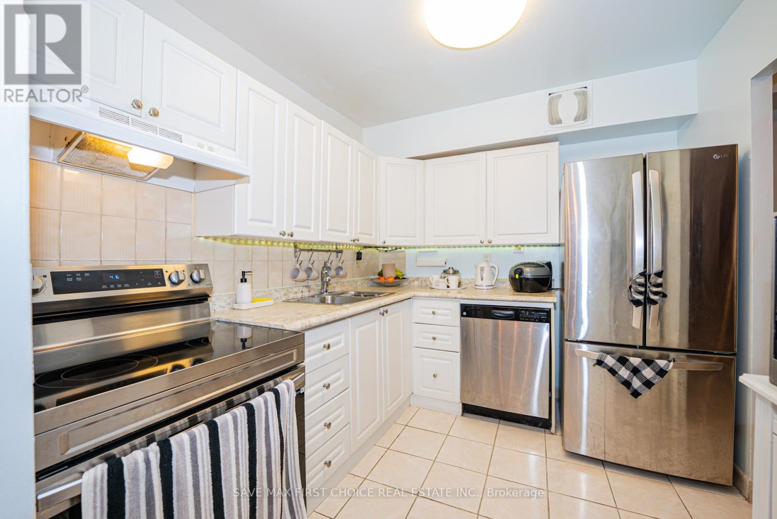 2107 - 330 Dixon Road, Toronto, Ontario  M9R 1S9 - Photo 11 - W12683146