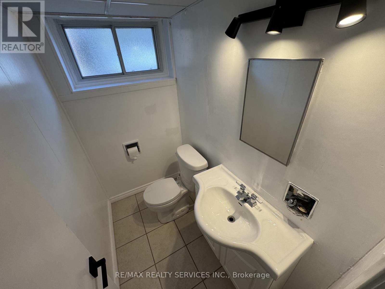 44 Carlyle Crescent, Brampton, Ontario  L6W 2Z1 - Photo 17 - W12683152