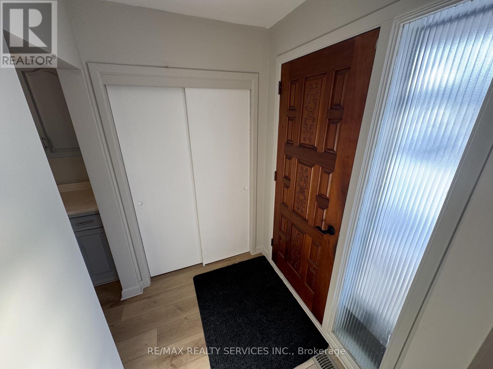 44 Carlyle Crescent, Brampton, Ontario  L6W 2Z1 - Photo 2 - W12683152