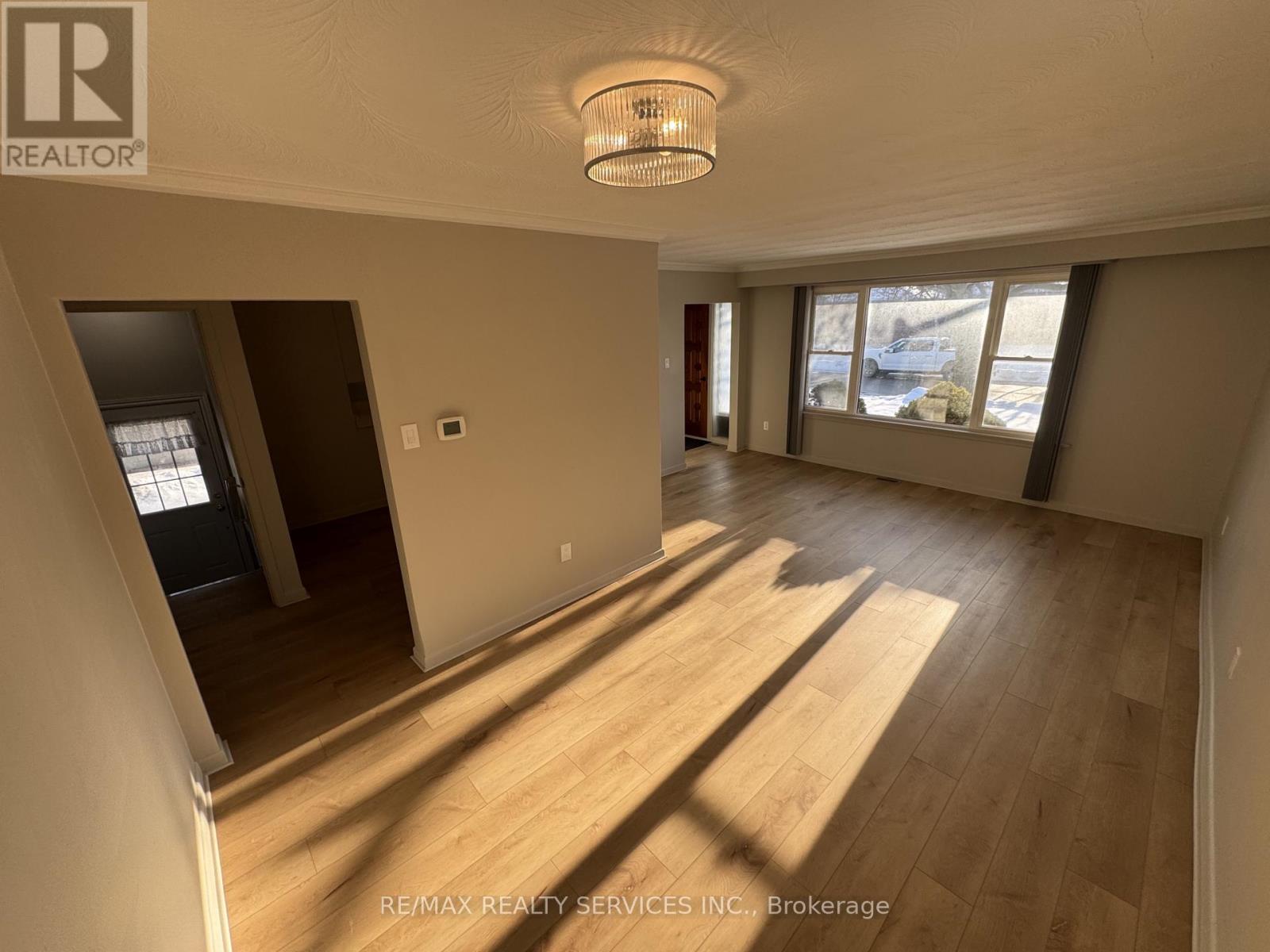 44 Carlyle Crescent, Brampton, Ontario  L6W 2Z1 - Photo 7 - W12683152