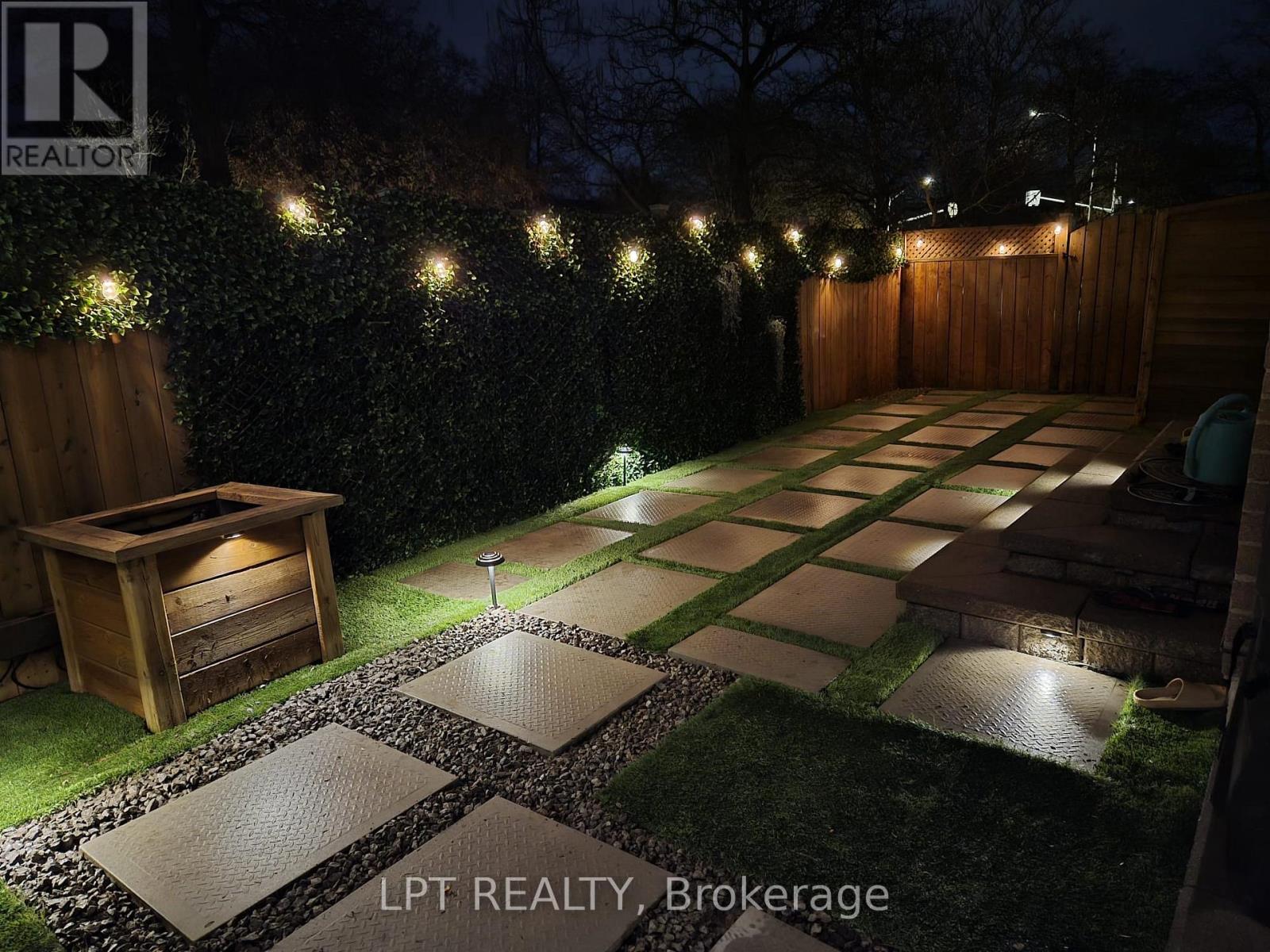 2 Leora Court, Richmond Hill, Ontario  L4C 7N5 - Photo 37 - N12679036