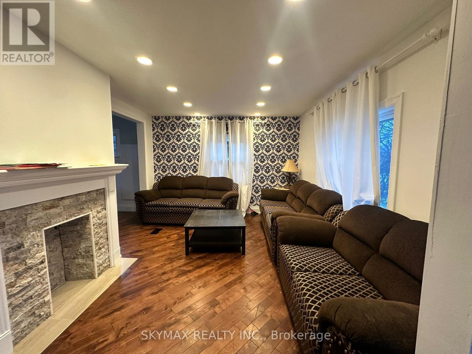 15 College Street, Toronto, Ontario  M9V 1H4 - Photo 2 - W12683176