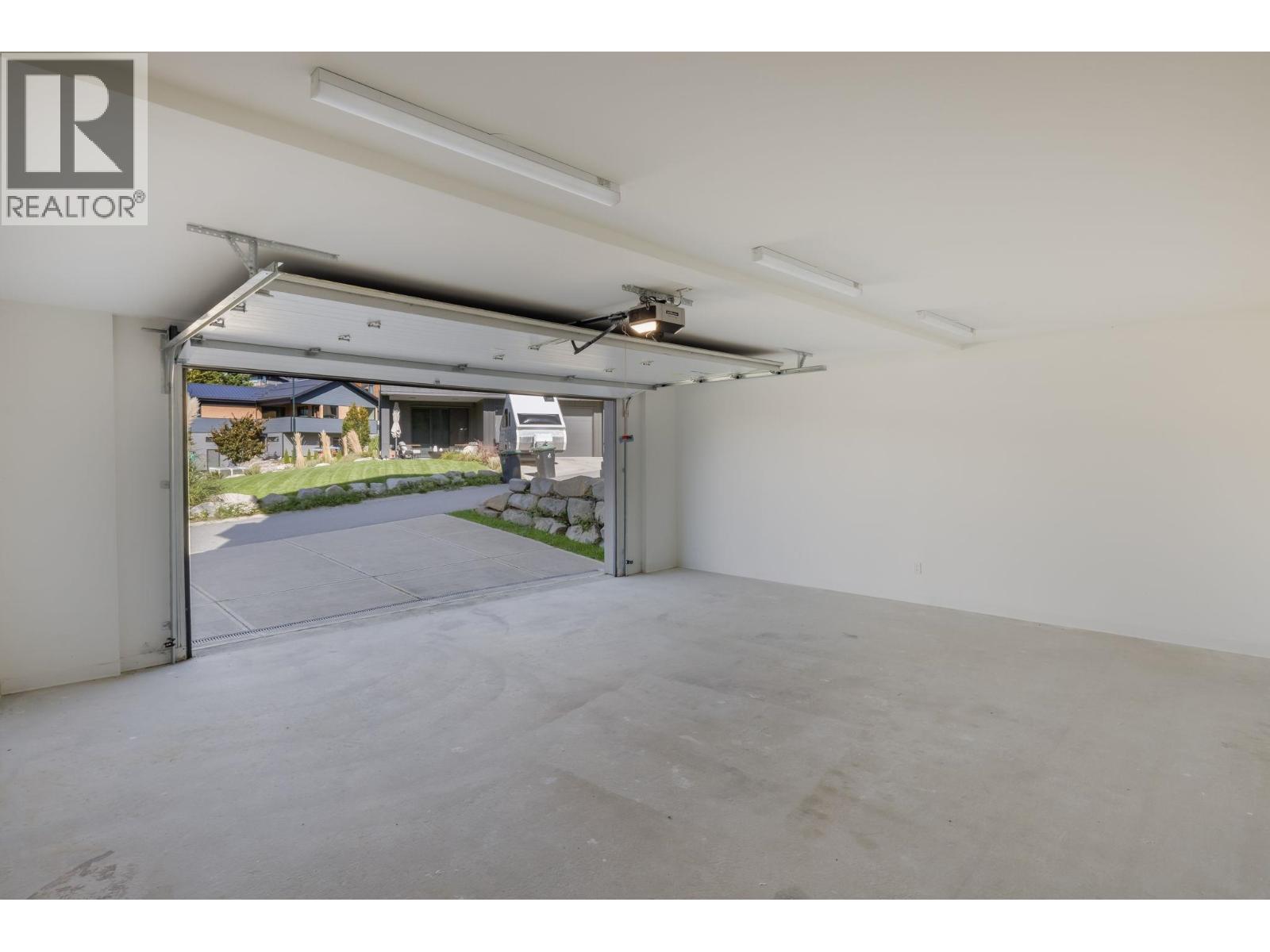 2943 Huckleberry Drive, Squamish, British Columbia  V8B 1B2 - Photo 37 - R3077976