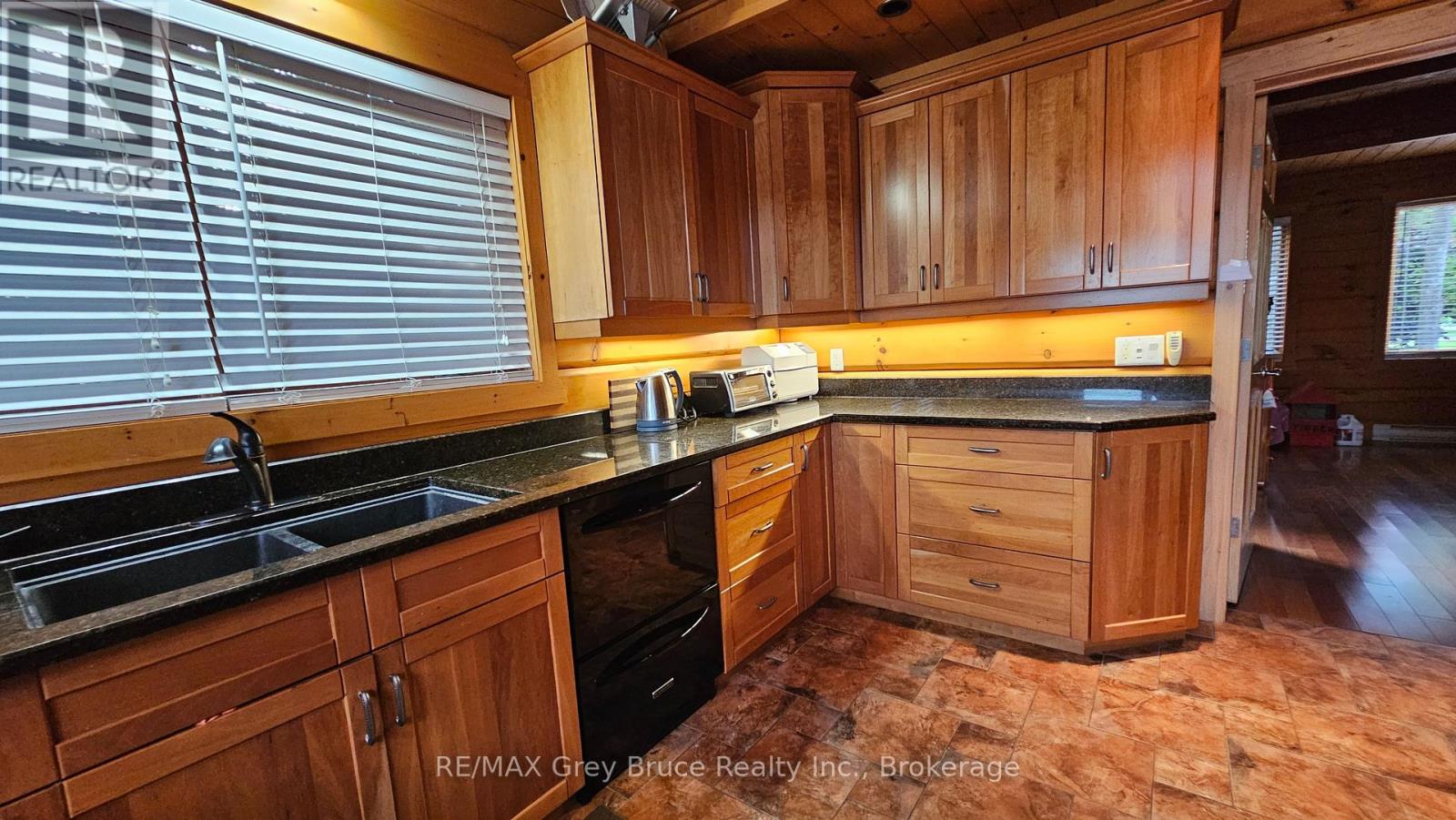 76 Miller Lake Shore Road, Northern Bruce Peninsula, Ontario  N0H 1Z0 - Photo 11 - X12683178