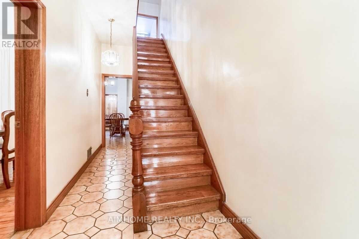 2FL ONE BR - 44 ROBINSON STREET, Toronto, Ontario