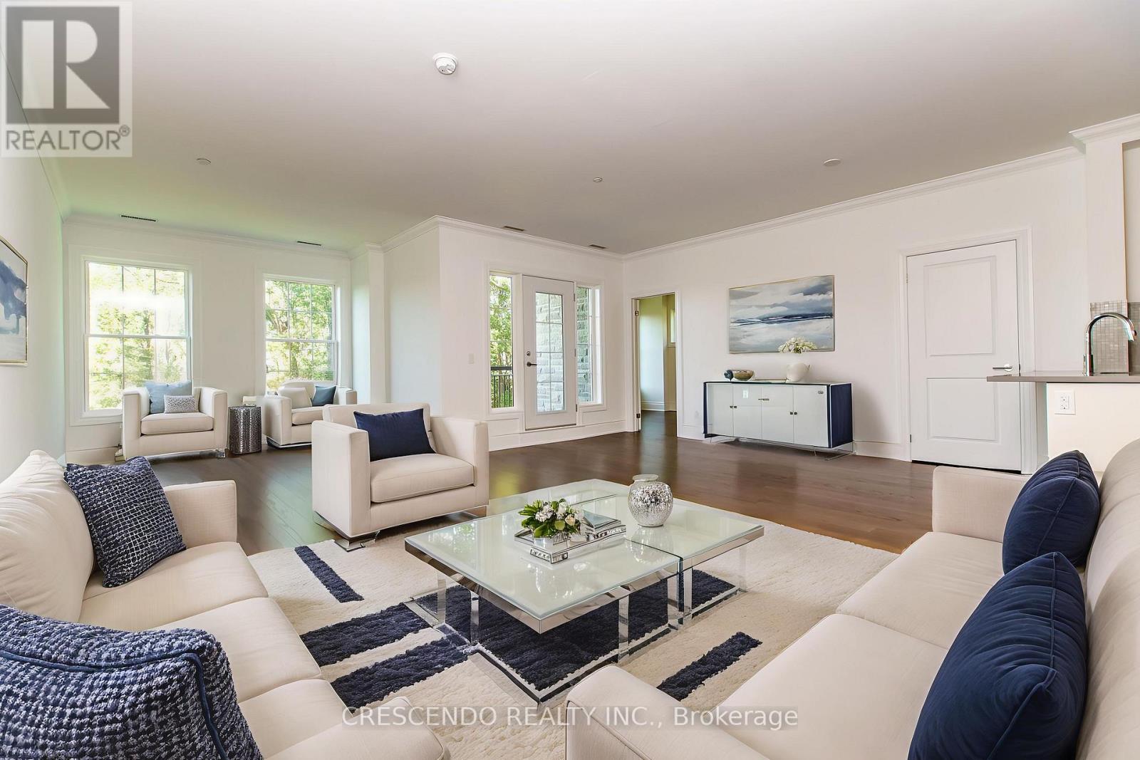 210 - 10360 Islington Avenue W, Vaughan (Kleinburg), Ontario  L0J 1C0 - Photo 2 - N12683188