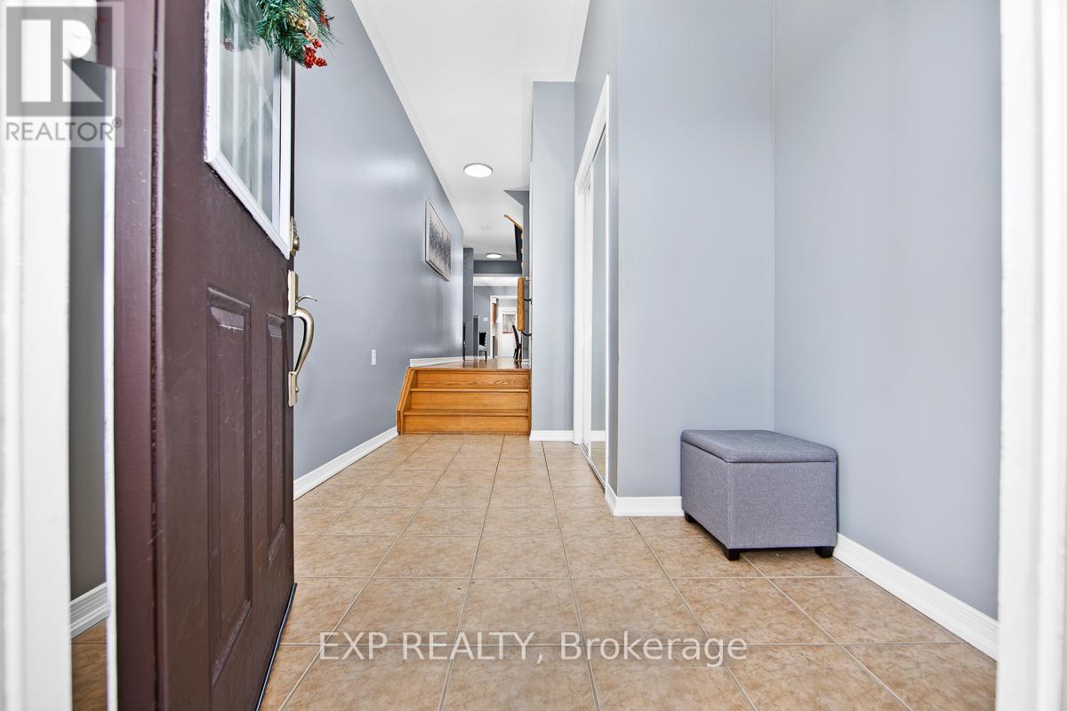 574 Reeves Way Boulevard, Whitchurch-Stouffville, Ontario  L4A 0T3 - Photo 3 - N12683198