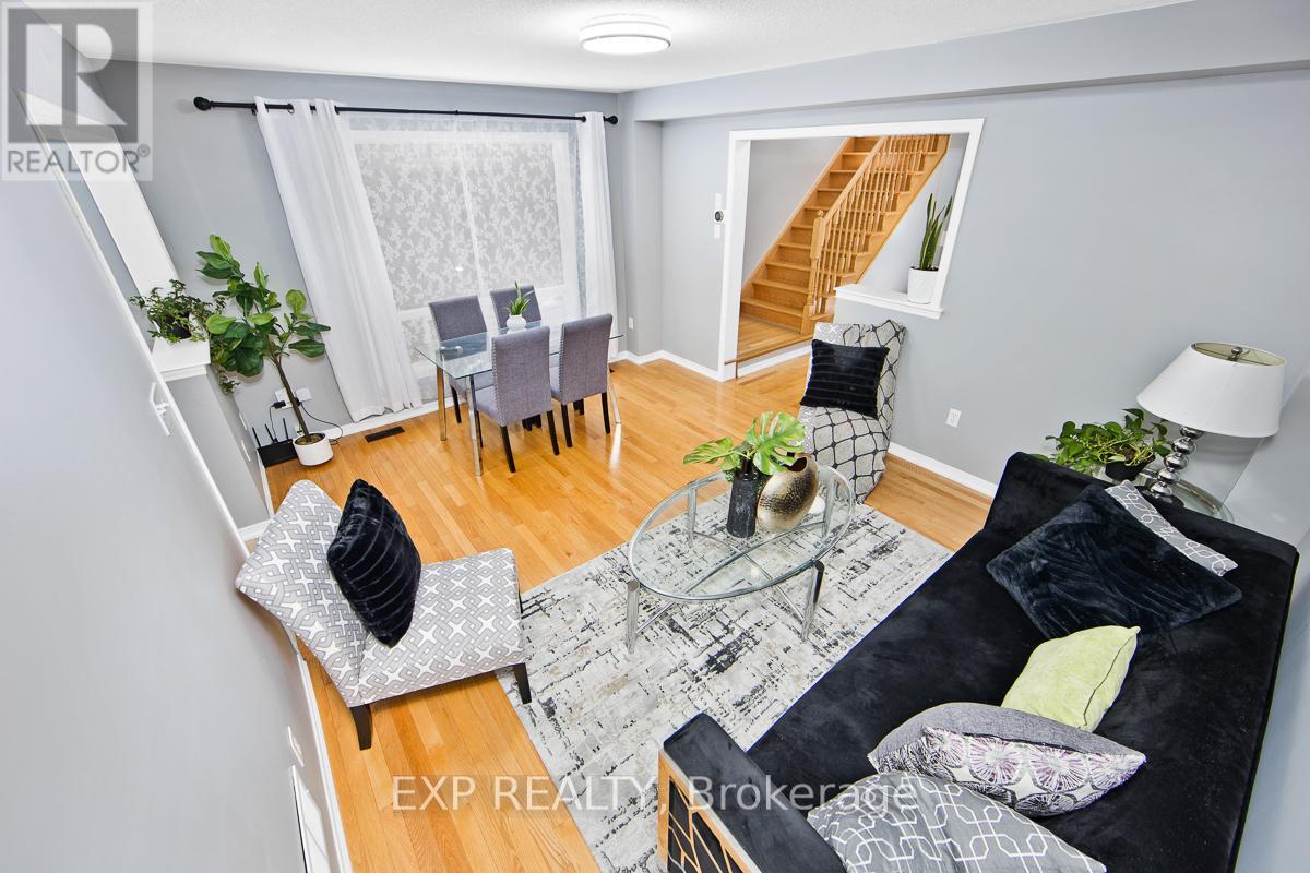 574 Reeves Way Boulevard, Whitchurch-Stouffville, Ontario  L4A 0T3 - Photo 5 - N12683198