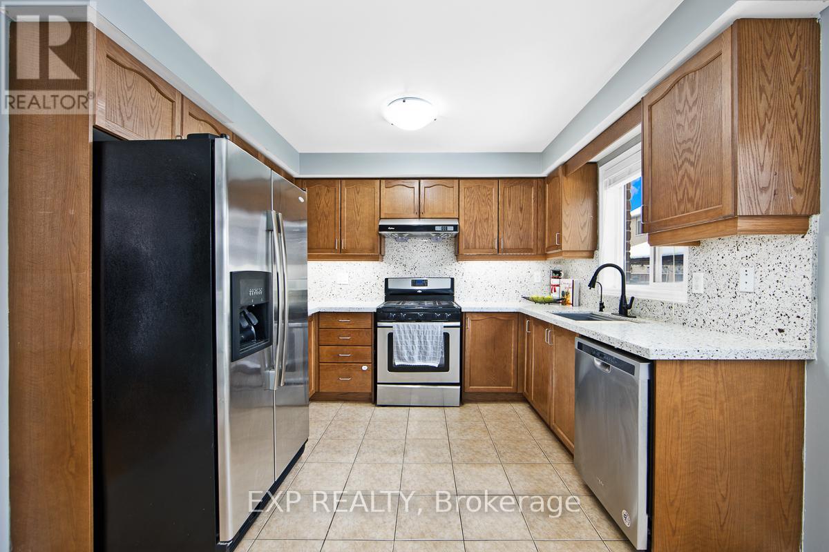 574 Reeves Way Boulevard, Whitchurch-Stouffville, Ontario  L4A 0T3 - Photo 9 - N12683198