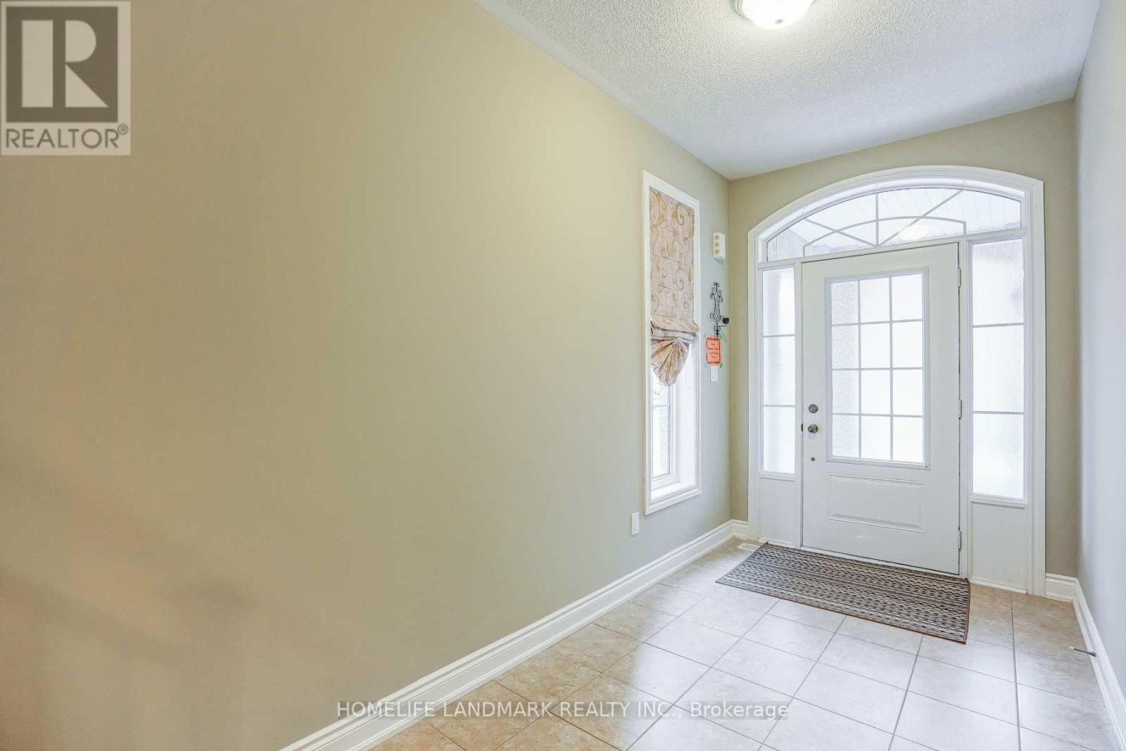 16 Mack Clement Lane, Richmond Hill, Ontario  L4S 0G2 - Photo 2 - N12683214