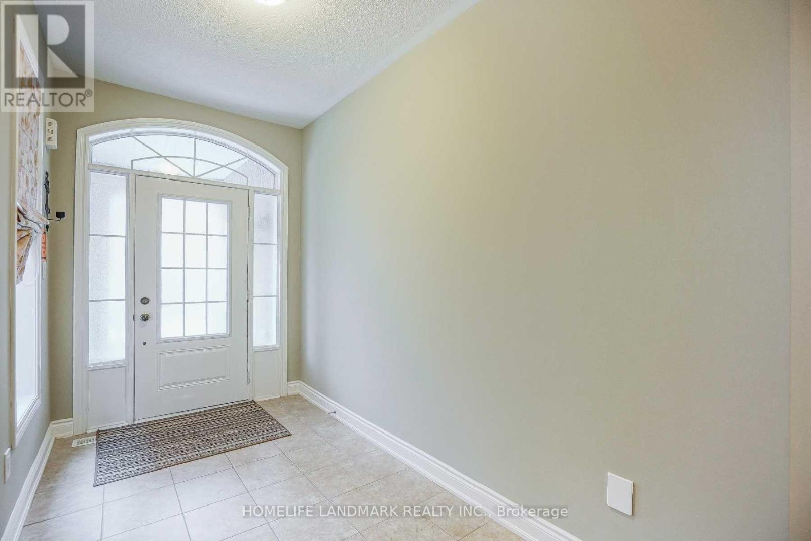 16 Mack Clement Lane, Richmond Hill, Ontario  L4S 0G2 - Photo 3 - N12683214