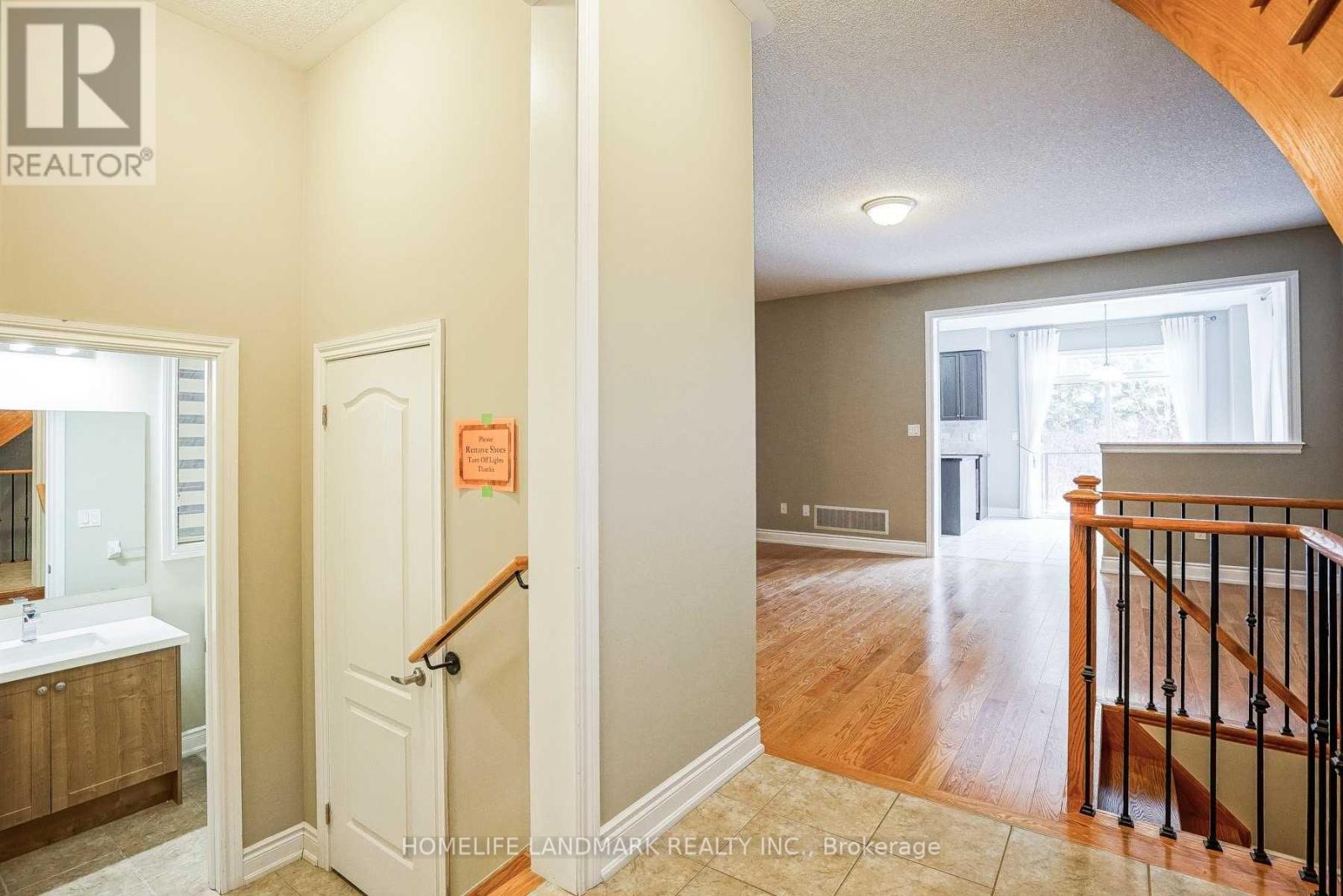 16 Mack Clement Lane, Richmond Hill, Ontario  L4S 0G2 - Photo 4 - N12683214