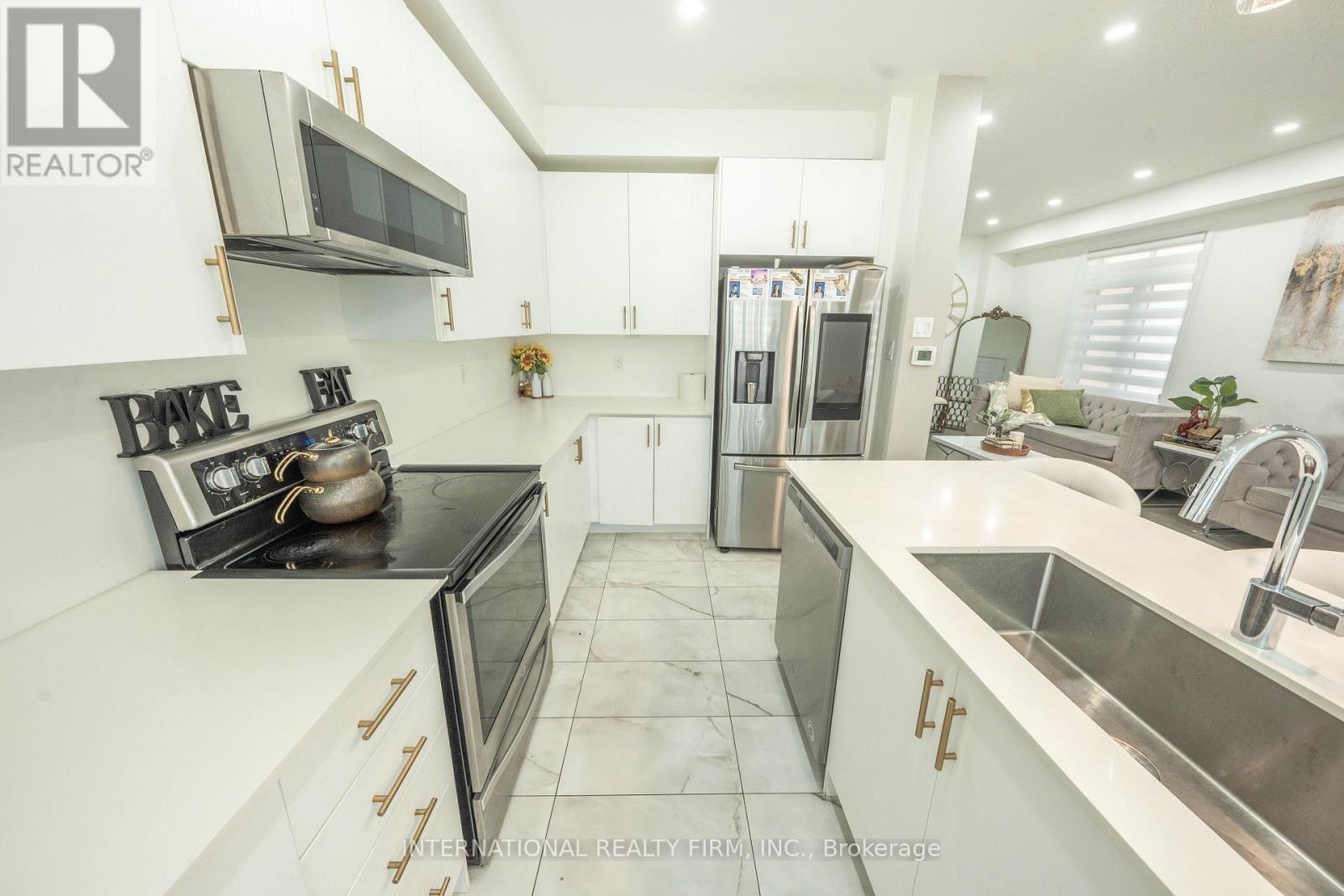 61 Tiberini Way, Bradford West Gwillimbury, Ontario  L3Z 4K3 - Photo 19 - N12683226