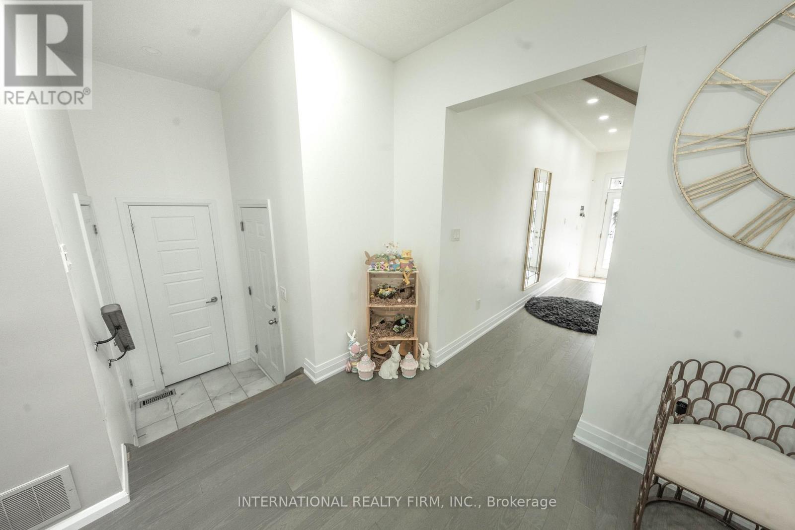 61 Tiberini Way, Bradford West Gwillimbury, Ontario  L3Z 4K3 - Photo 46 - N12683226