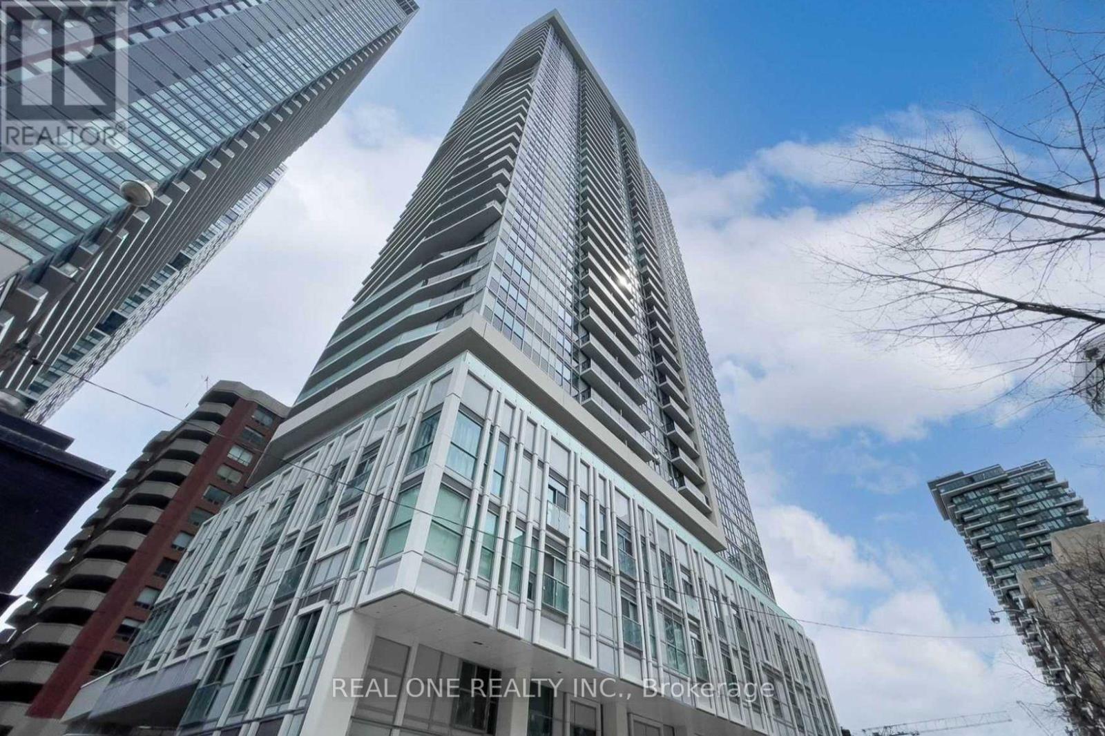 <div class="slider-price">$2,350 Monthly</div><p>1802 - 77 Mutual Street, Toronto, Ontario</p>
