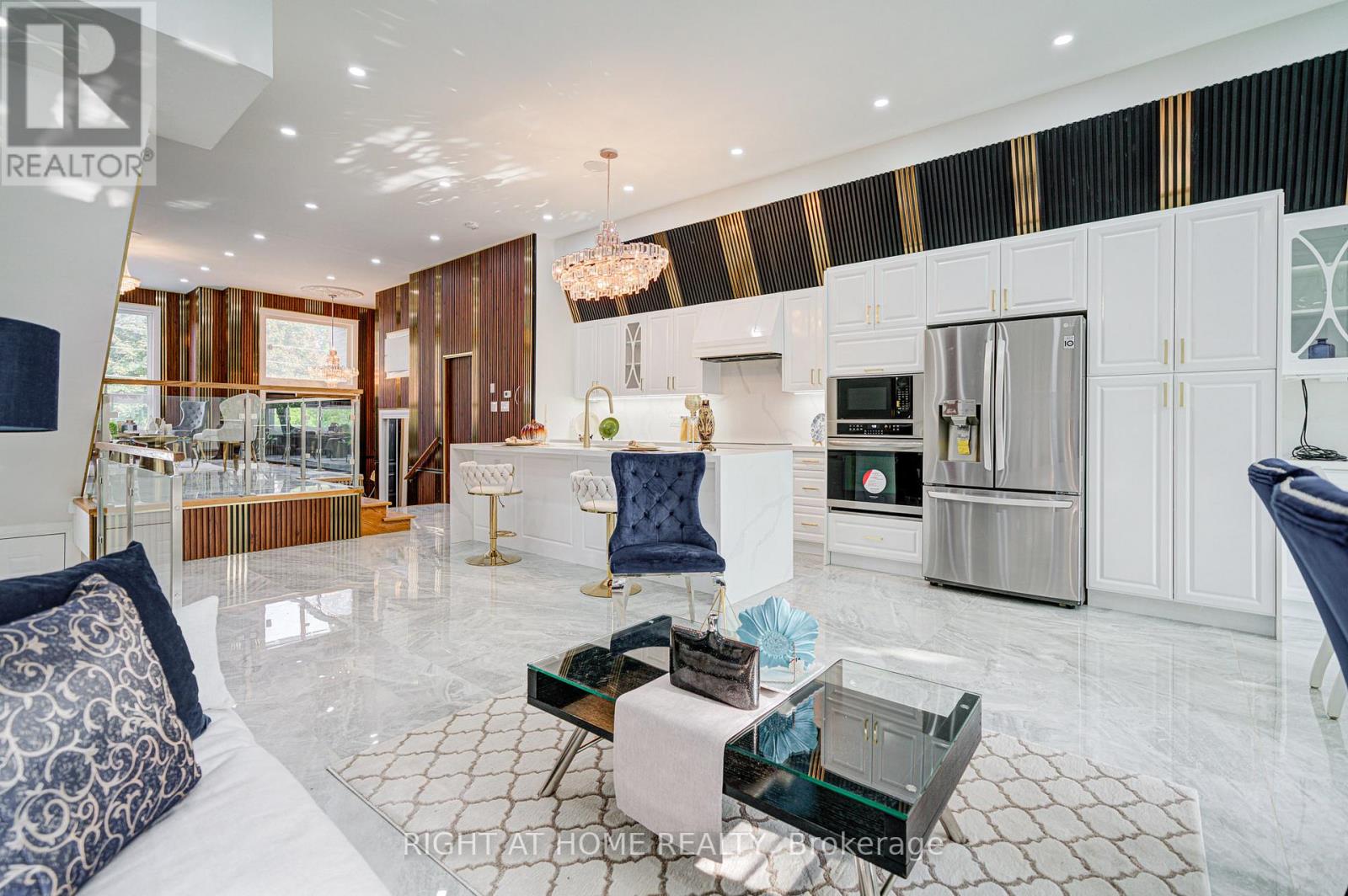 <div class="slider-price">$1,188,000</div><p>80 Haslam Street, Toronto, Ontario</p>