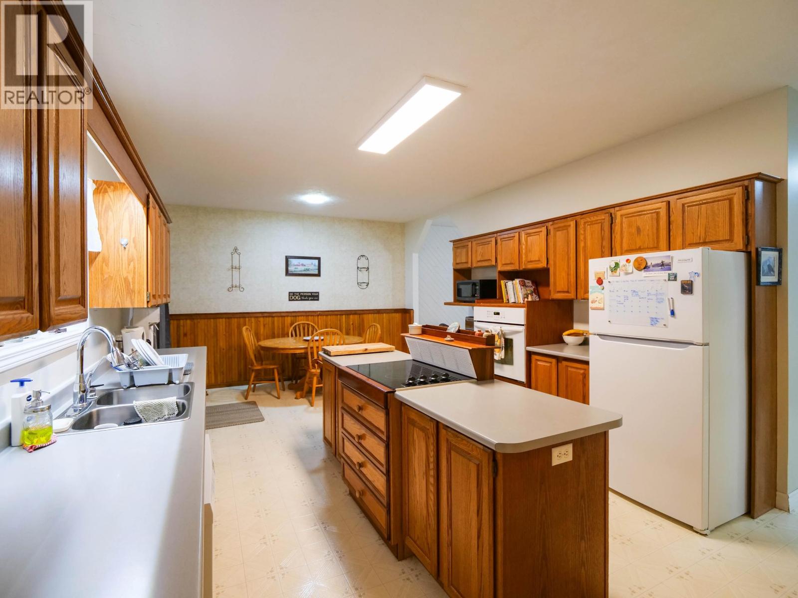 2401 Tanoka Road, Quesnel, British Columbia  V2J 7B8 - Photo 17 - R3078024