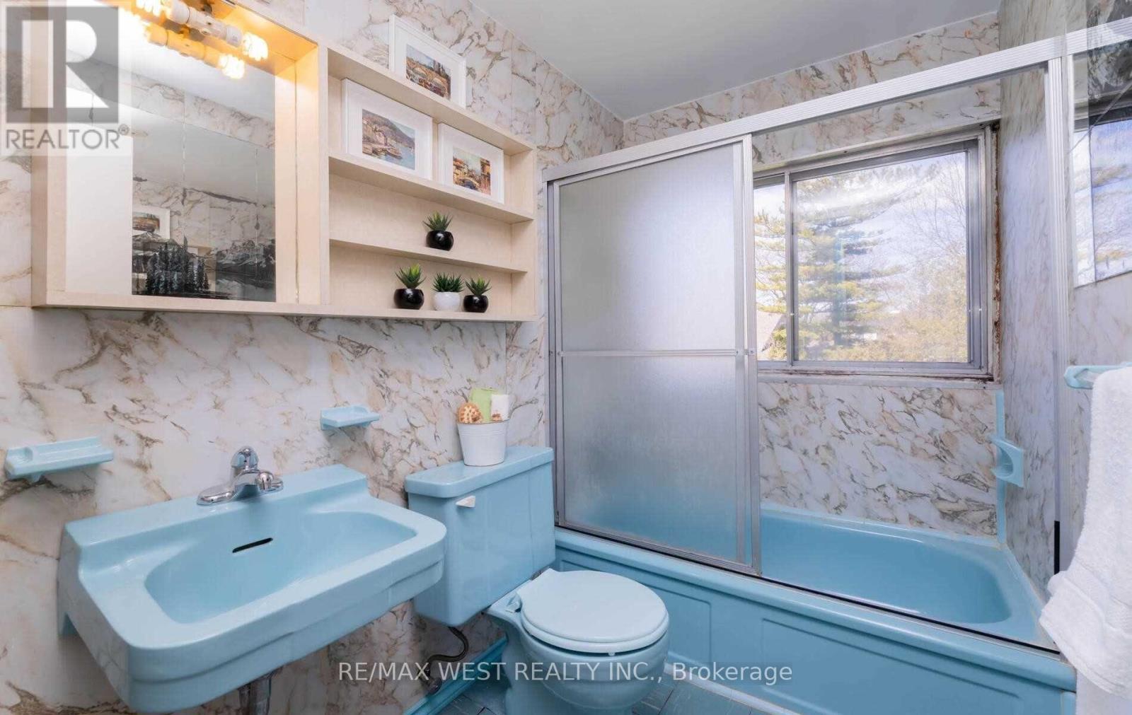 32 Broadleaf Road, Toronto, Ontario  M3B 1C2 - Photo 21 - C12681604