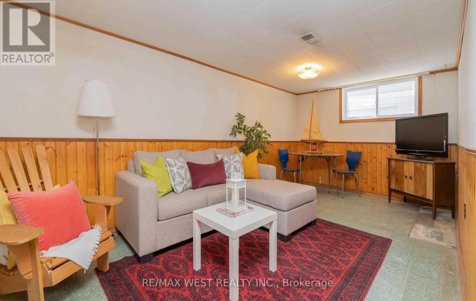 32 Broadleaf Road, Toronto, Ontario  M3B 1C2 - Photo 22 - C12681604