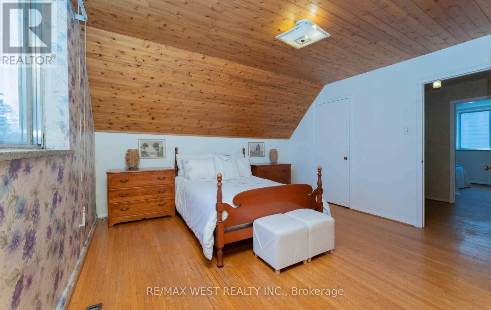 32 Broadleaf Road, Toronto, Ontario  M3B 1C2 - Photo 18 - C12681604