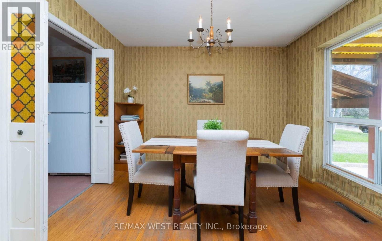 32 Broadleaf Road, Toronto, Ontario  M3B 1C2 - Photo 10 - C12681604