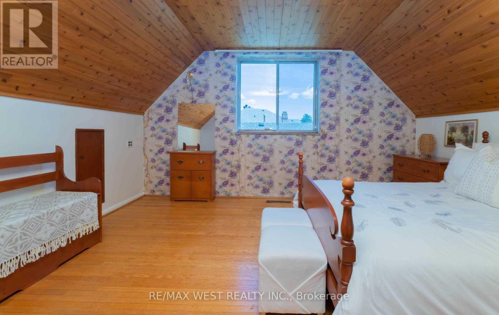 32 Broadleaf Road, Toronto, Ontario  M3B 1C2 - Photo 17 - C12681604