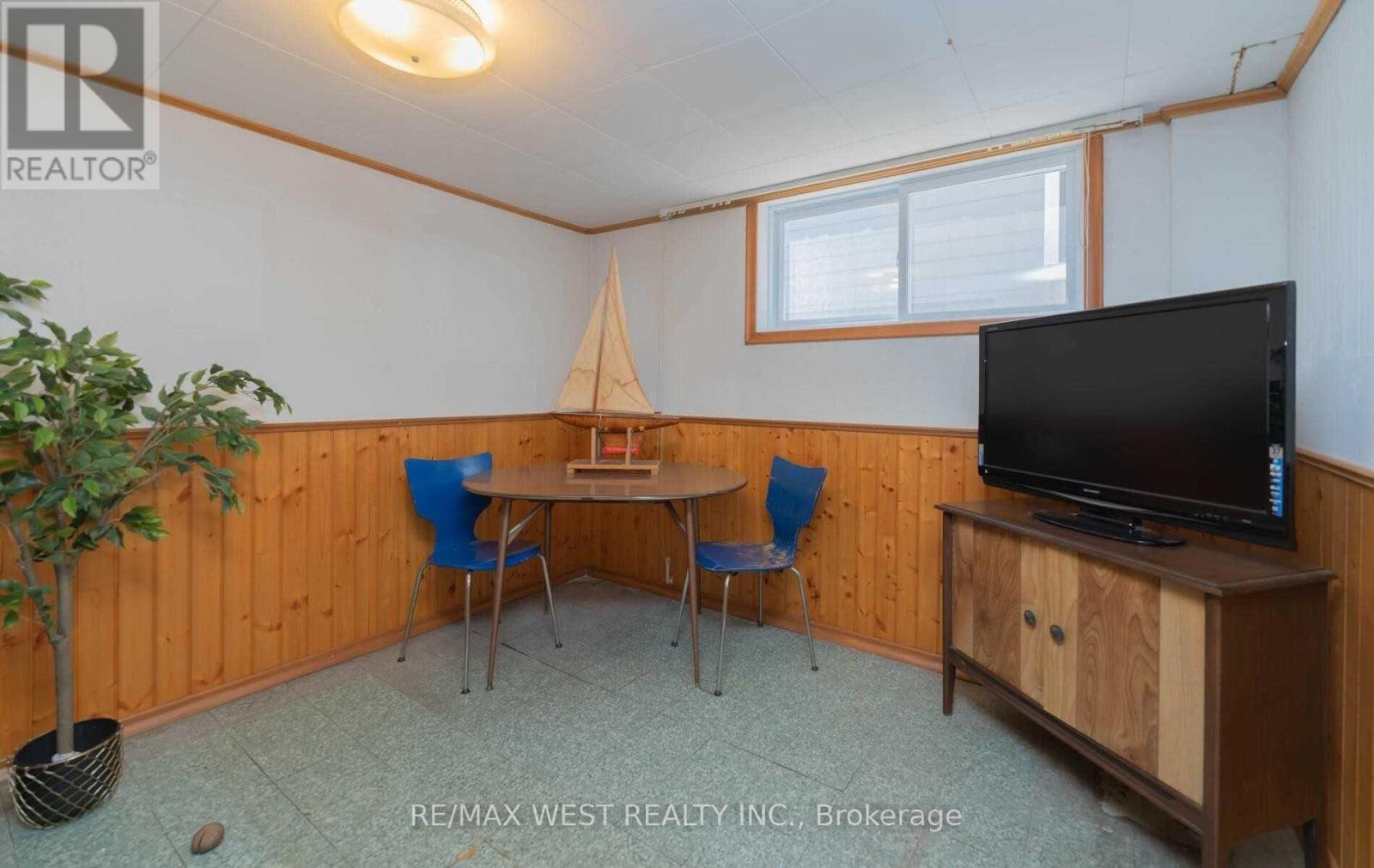 32 Broadleaf Road, Toronto, Ontario  M3B 1C2 - Photo 24 - C12681604